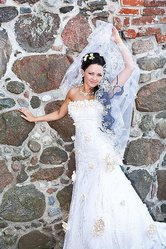 Свадебное платье со шлейфом + кринолин,  фата,  перчатки,  сум,  р 42-46